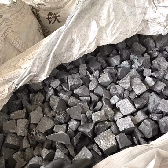 Lega di ferro-silicio-si ad alto contenuto di carbonio per la produzione di acciaio